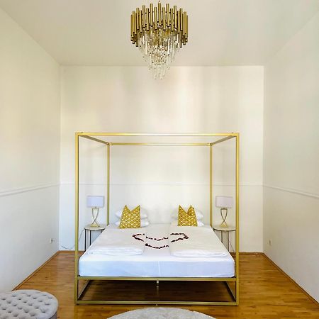 Apstay City Center Deluxe ǀ Free Parking ǀ Self Check-In Graz Buitenkant foto