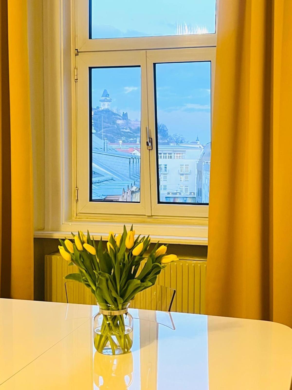 Apstay City Center Deluxe ǀ Free Parking ǀ Self Check-In Graz Buitenkant foto