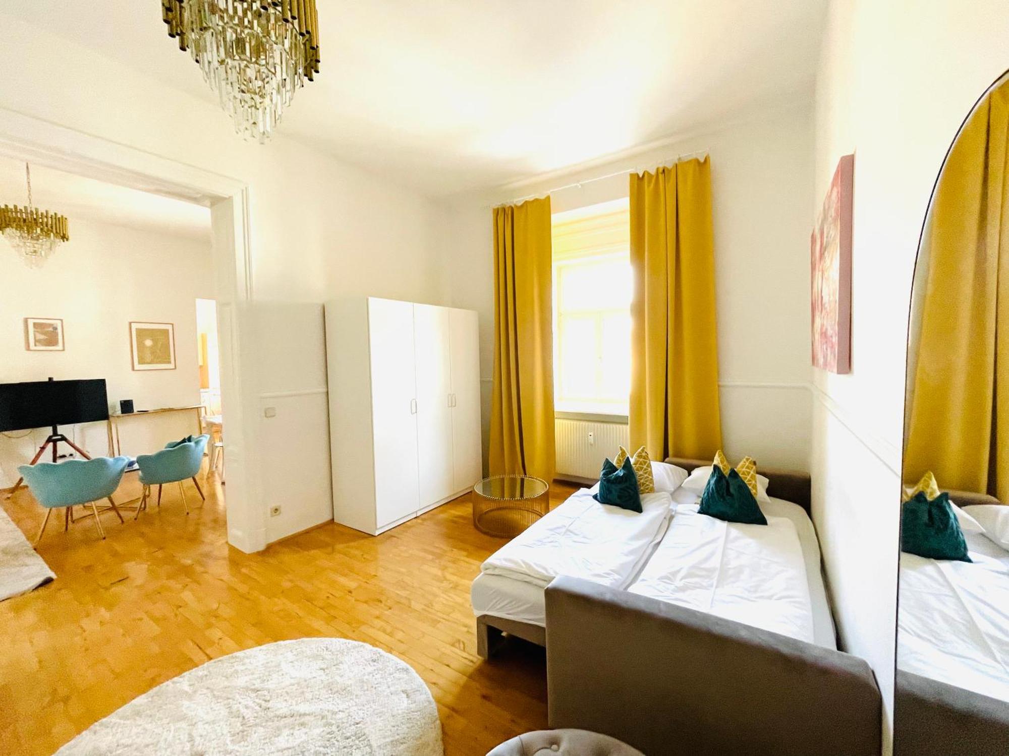 Apstay City Center Deluxe ǀ Free Parking ǀ Self Check-In Graz Buitenkant foto