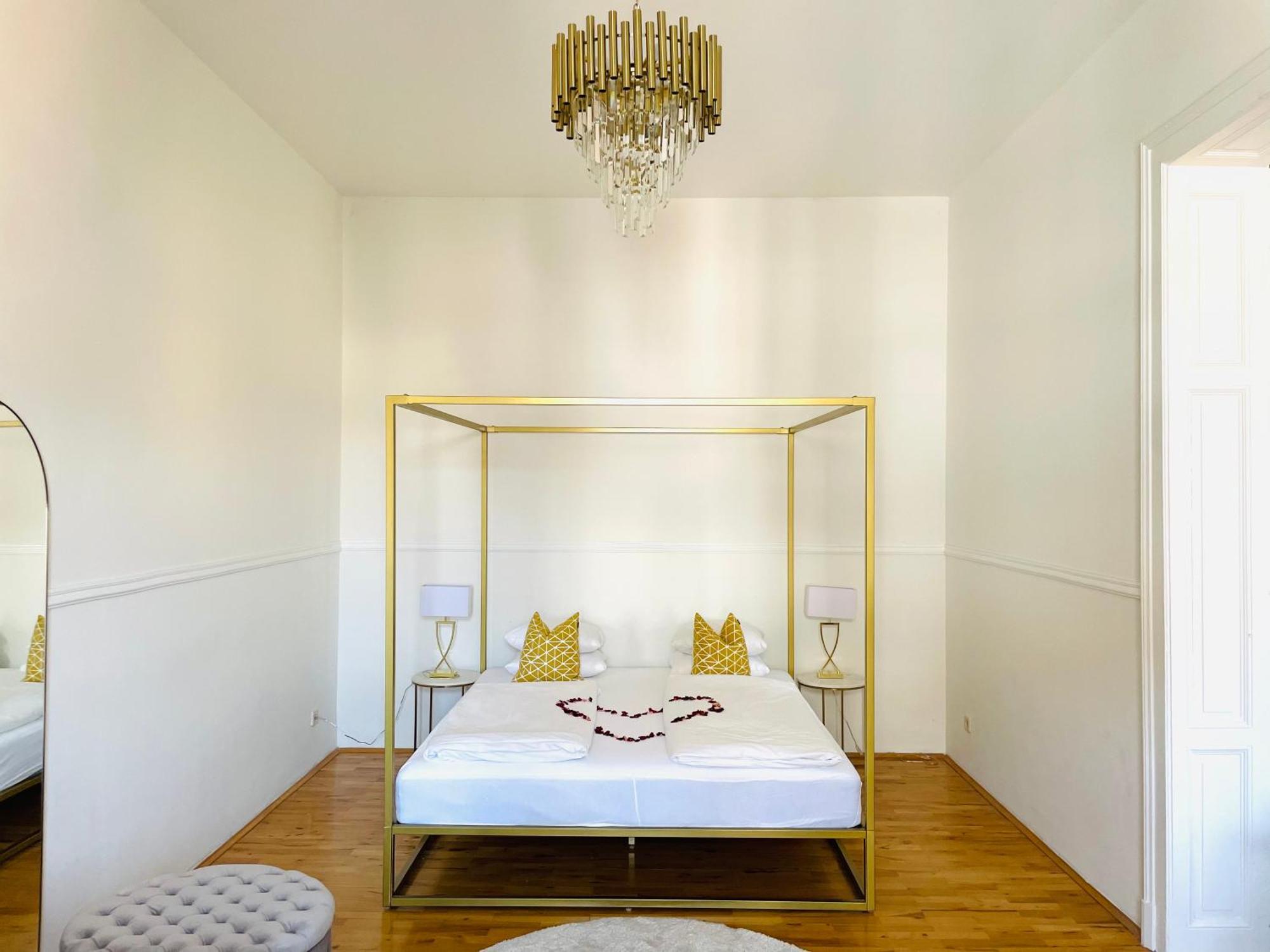 Apstay City Center Deluxe ǀ Free Parking ǀ Self Check-In Graz Buitenkant foto