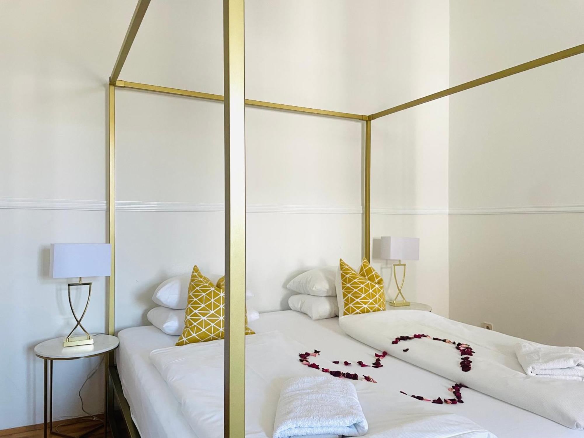 Apstay City Center Deluxe ǀ Free Parking ǀ Self Check-In Graz Buitenkant foto